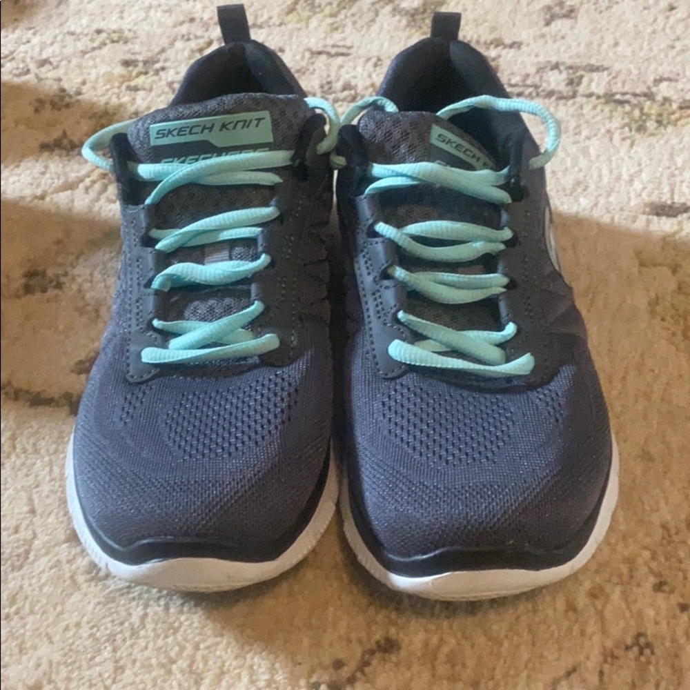Skechers Memory Form Sneakers